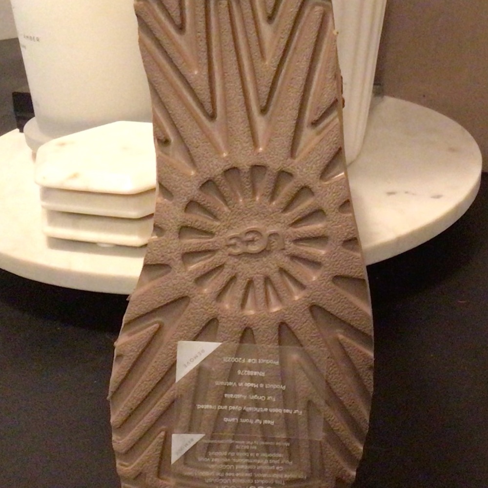 UGG Women’s Classic Zip Short Boots